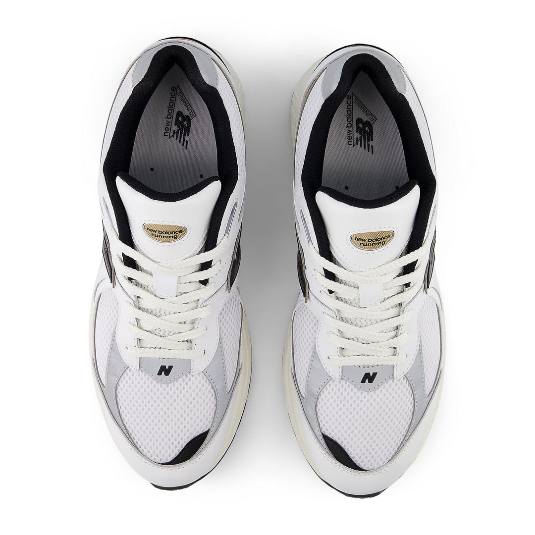 NEW BALANCE 2002R WHITE BLACK GOLD METALLIC