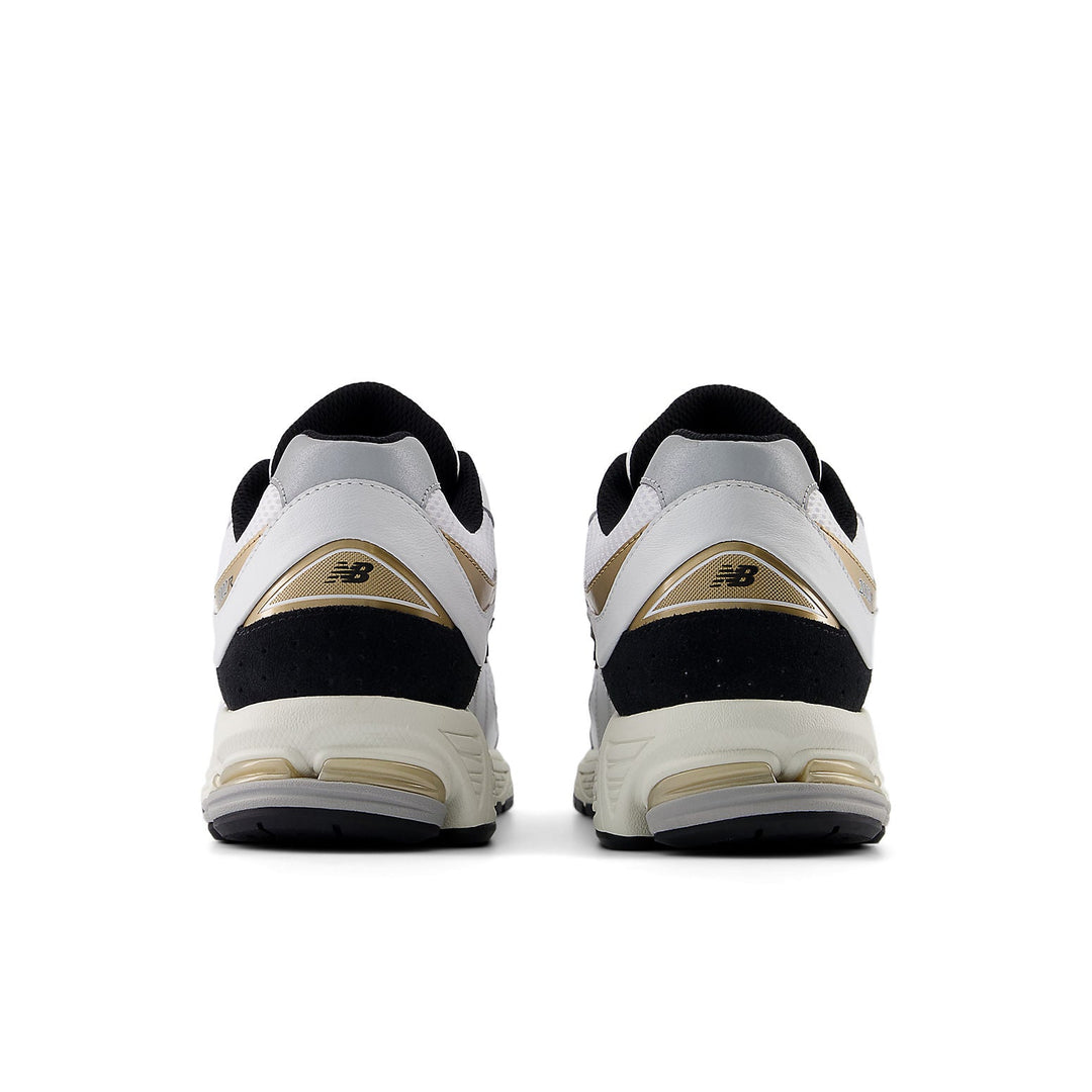 NEW BALANCE 2002R WHITE BLACK GOLD METALLIC
