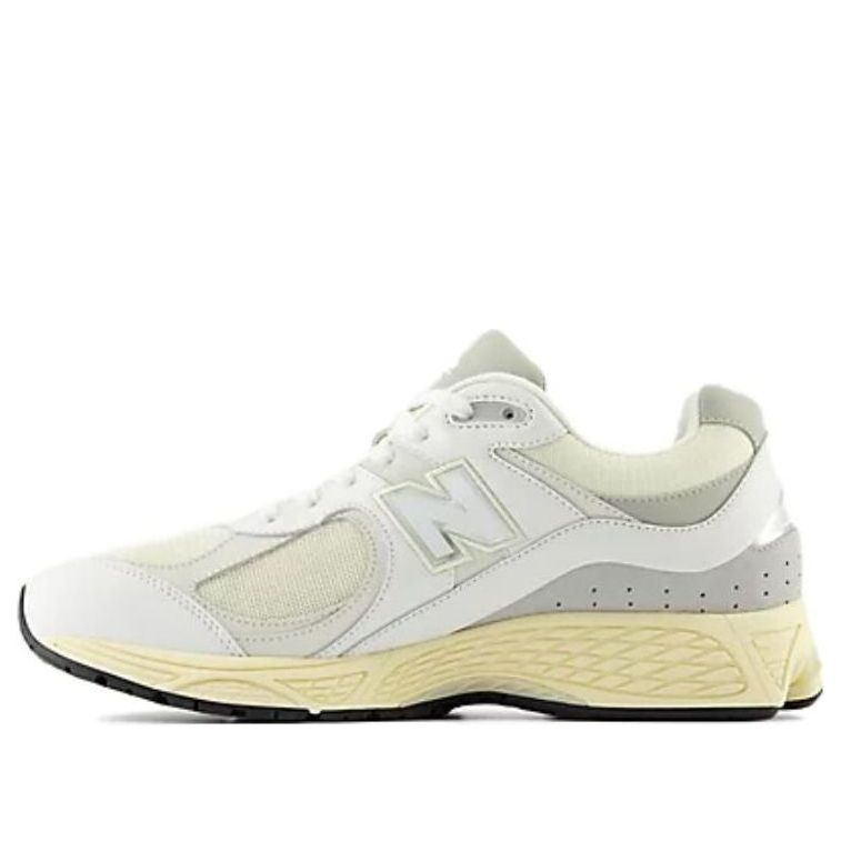 NEW BALANCE 2002R WHITE GOLD