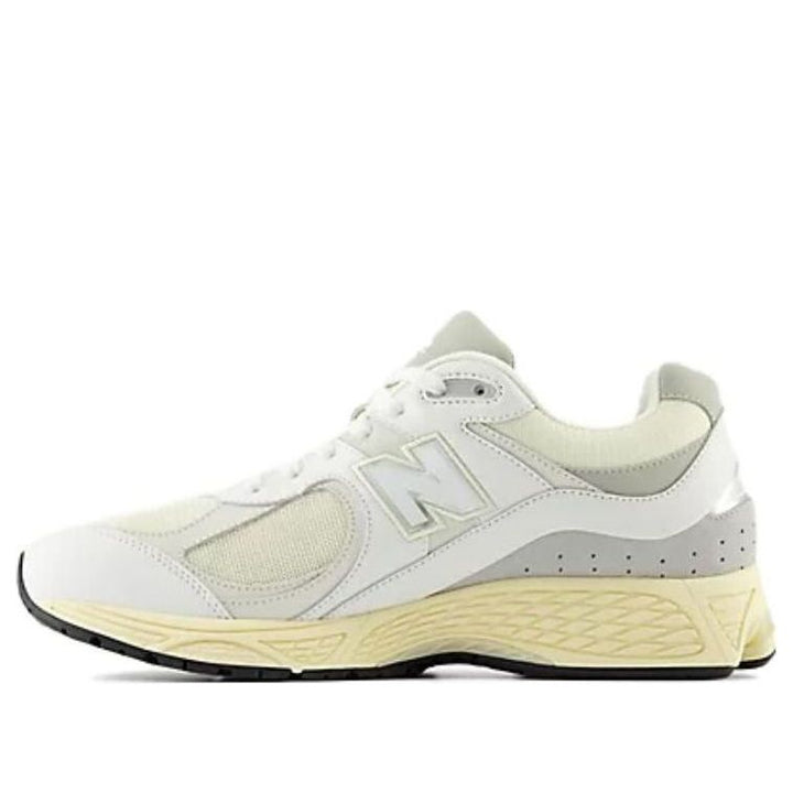 NEW BALANCE 2002R WHITE GOLD