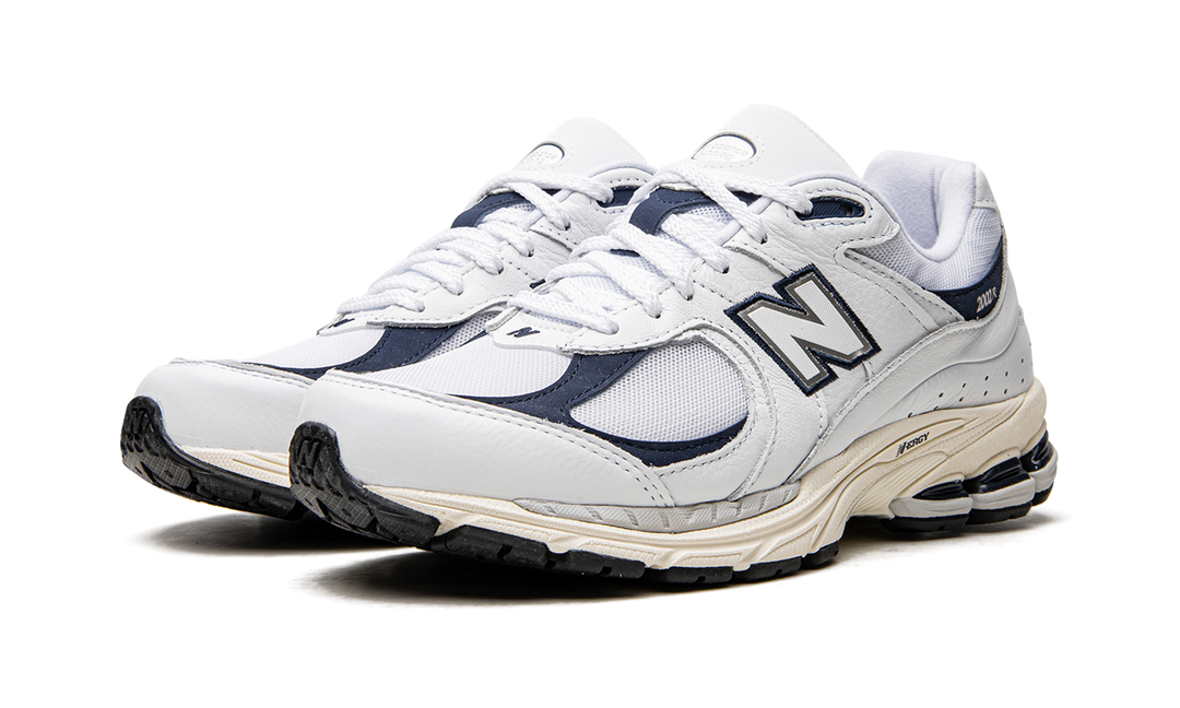 NEW BALANCE 2002R &
