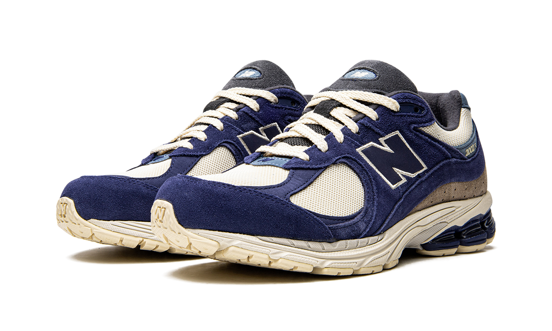 NEW BALANCE 2002R &