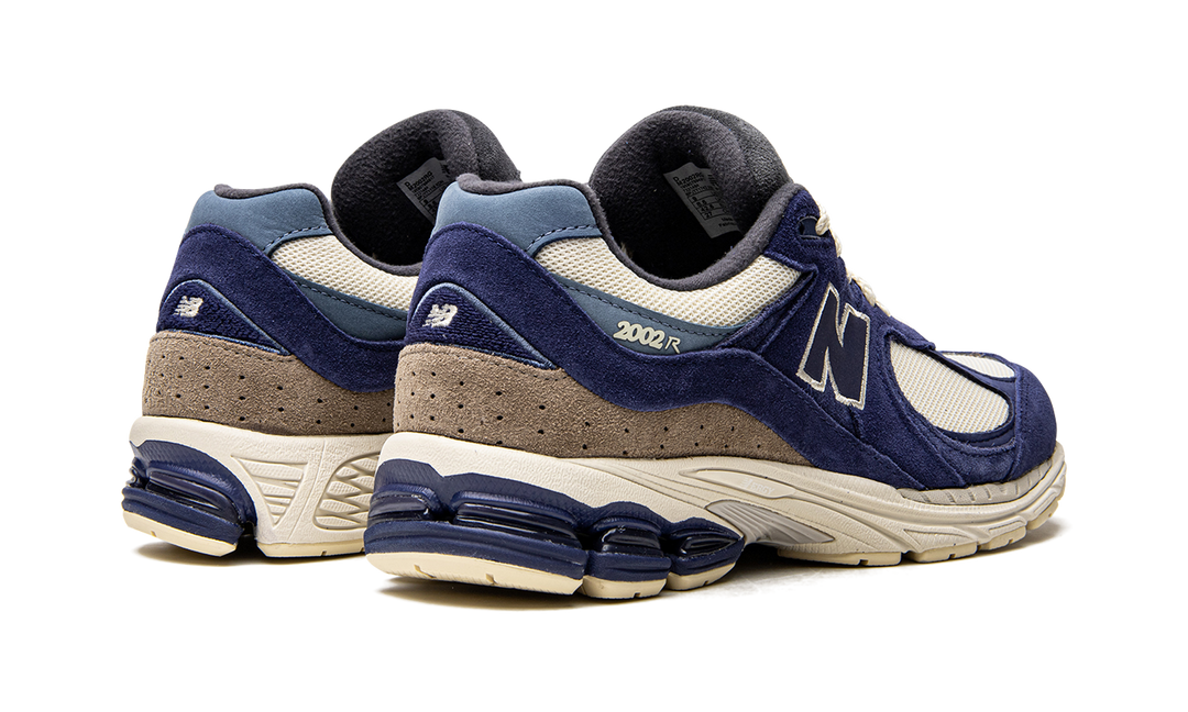 NEW BALANCE 2002R &