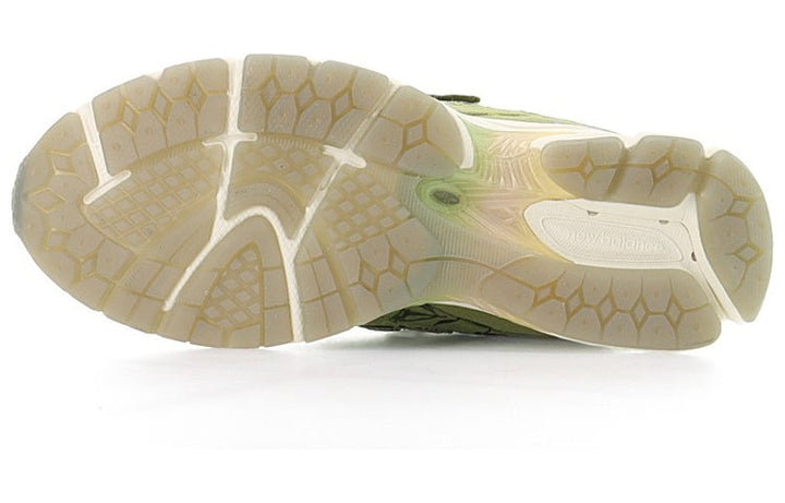 NEW BALANCE 2002R X BRYANT GILES WHAT NOW