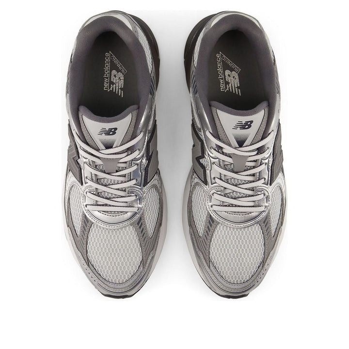 NEW BALANCE 2010 METALLIC SILVER GREY