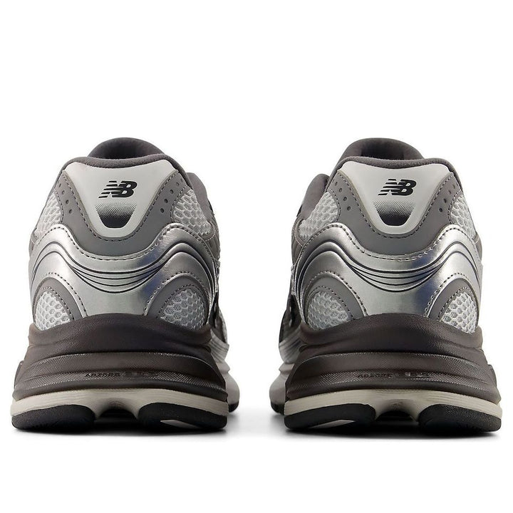 NEW BALANCE 2010 METALLIC SILVER GREY
