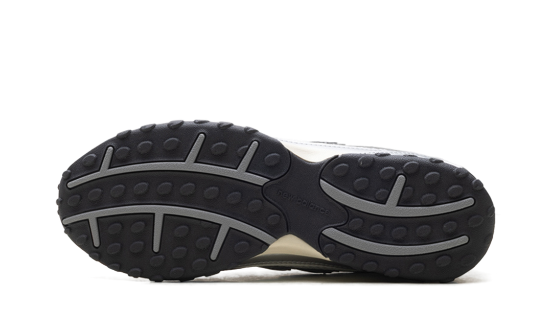 NEW BALANCE 204L SILVER METALLIC BLACK