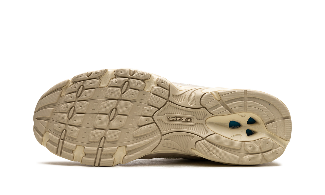 NEW BALANCE 530 BEIGE