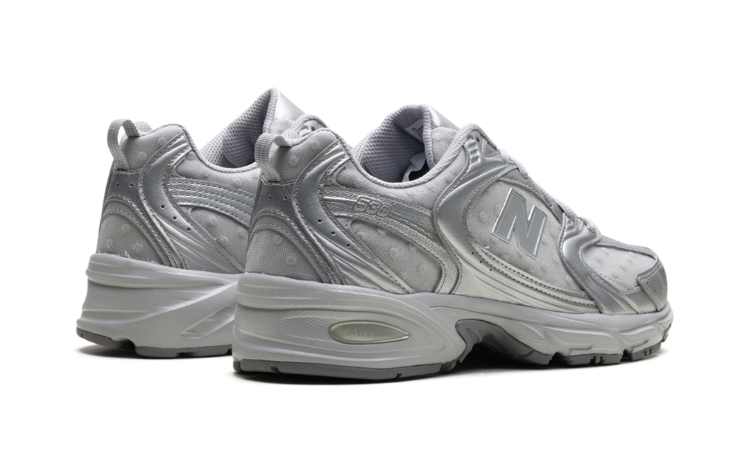 NEW BALANCE 530 SILVER METALLIC RAINCLOUD POLKA DOTS