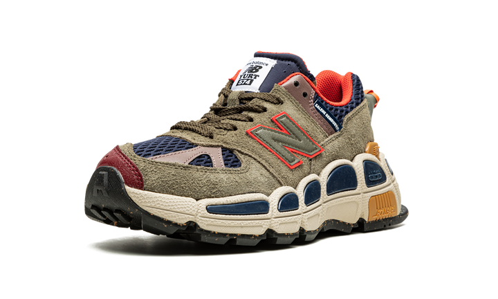 NEW BALANCE 574 X SALEHE BEMBURY YURT TEAM FOREST GREEN