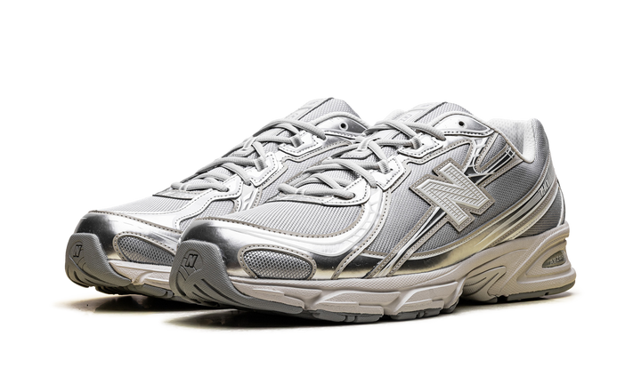 NEW BALANCE 740 METALLIC SILVER