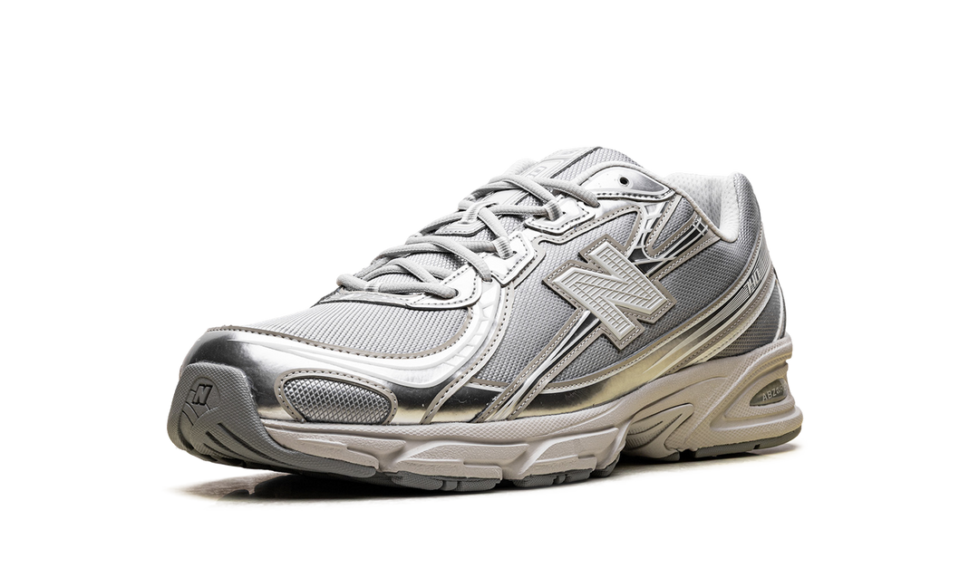 NEW BALANCE 740 METALLIC SILVER