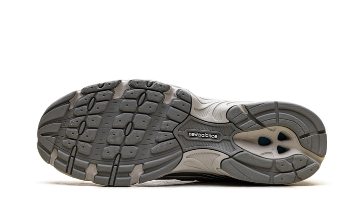 NEW BALANCE 740 METALLIC SILVER