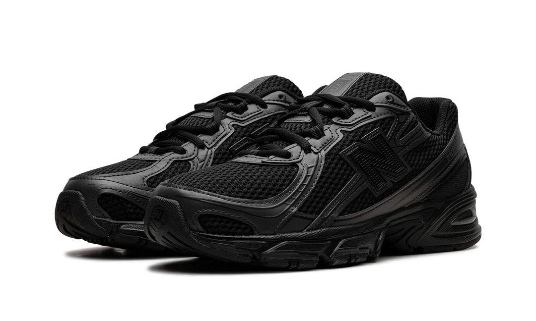 NEW BALANCE 740 TRIPLE BLACK