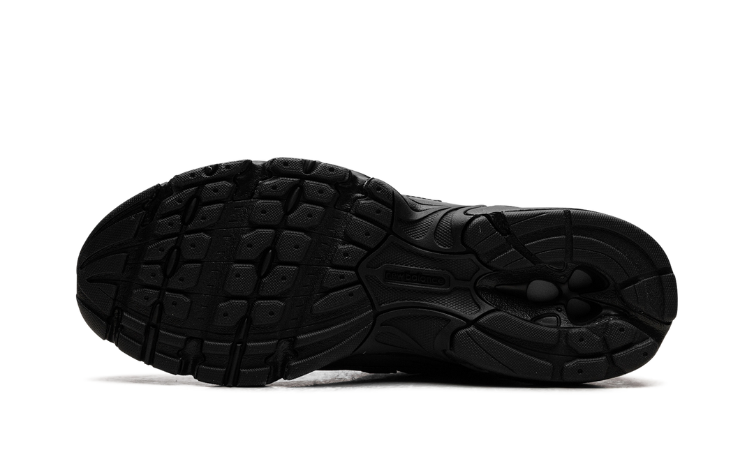 NEW BALANCE 740 TRIPLE BLACK