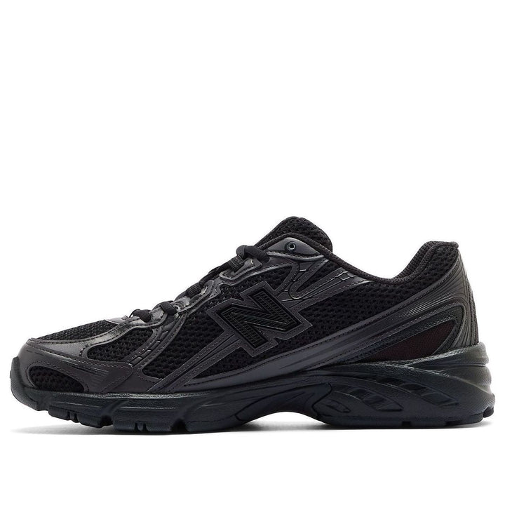NEW BALANCE 740 TRIPLE BLACK
