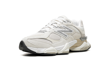 NEW BALANCE 9060 SEA SALT MOONBEAM — Stock