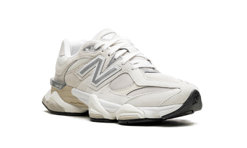 NEW BALANCE 9060 SEA SALT MOONBEAM — Stock