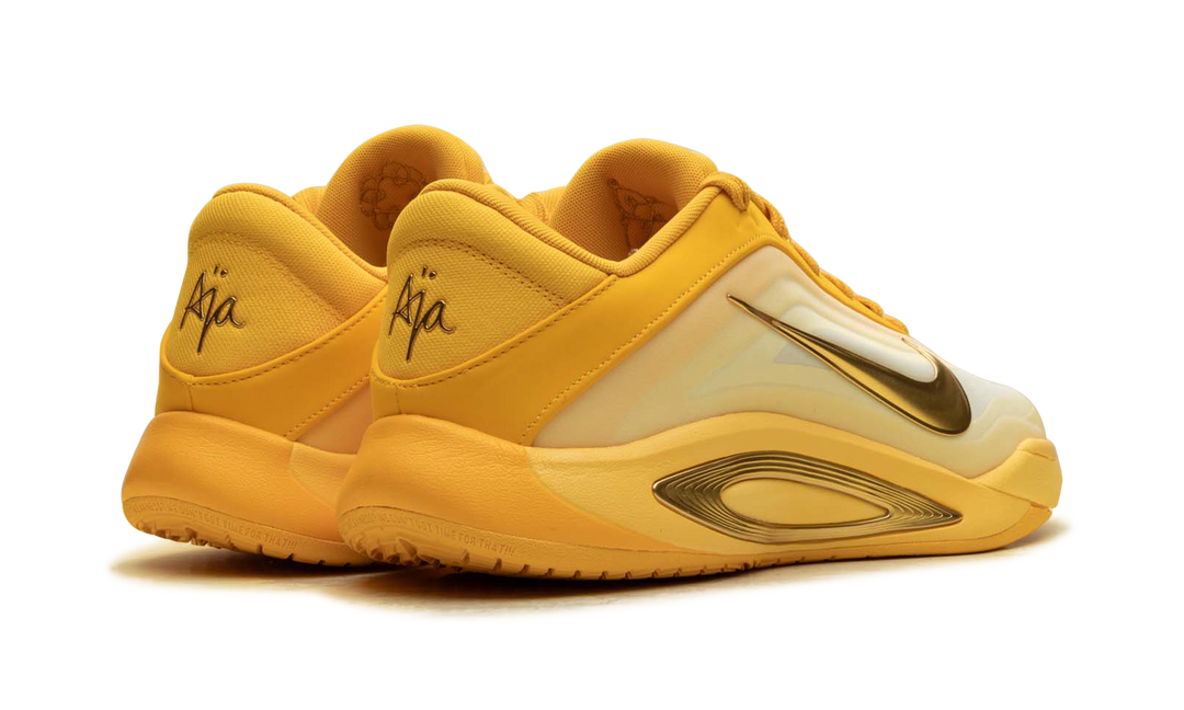 NIKE A&
