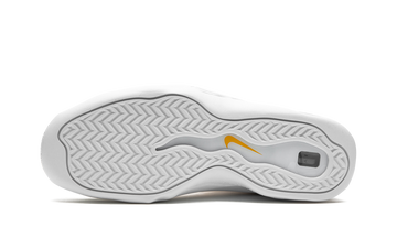 NIKE AIR BAKIN X SUPREME WHITE — Stock
