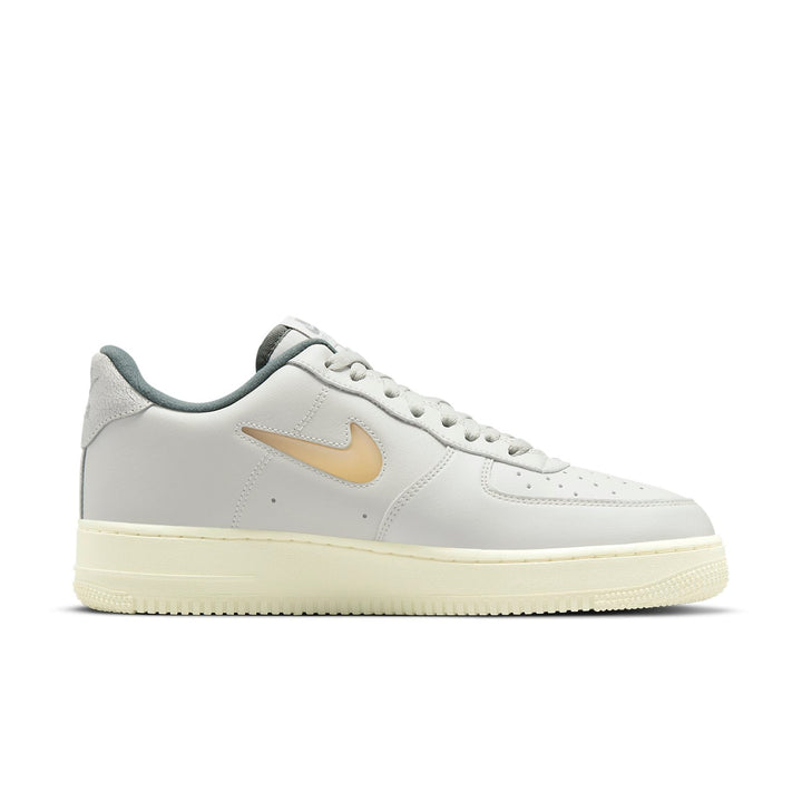 NIKE AIR FORCE 1 07 LOW JEWEL LIGHT BONE COCONUT MILK