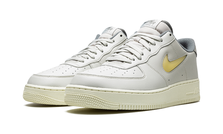 NIKE AIR FORCE 1 07 LOW JEWEL LIGHT BONE COCONUT MILK