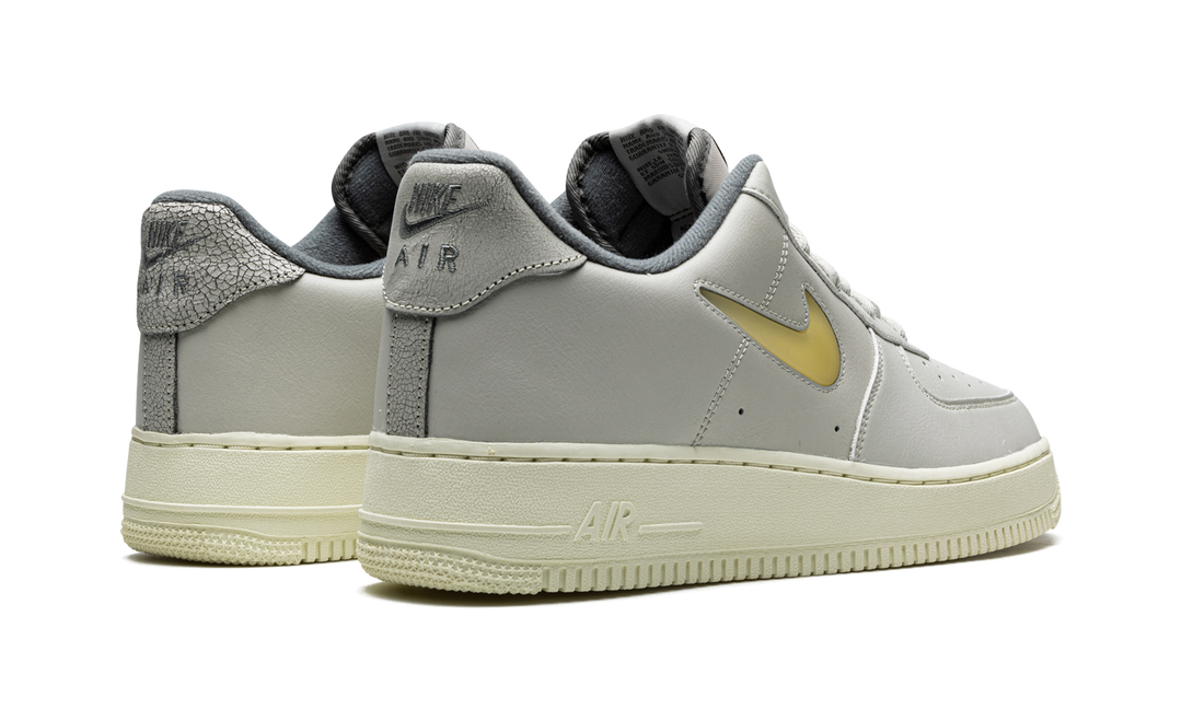 NIKE AIR FORCE 1 07 LOW JEWEL LIGHT BONE COCONUT MILK