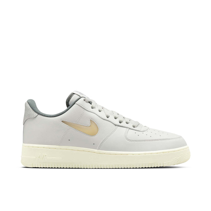 NIKE AIR FORCE 1 07 LOW JEWEL LIGHT BONE COCONUT MILK