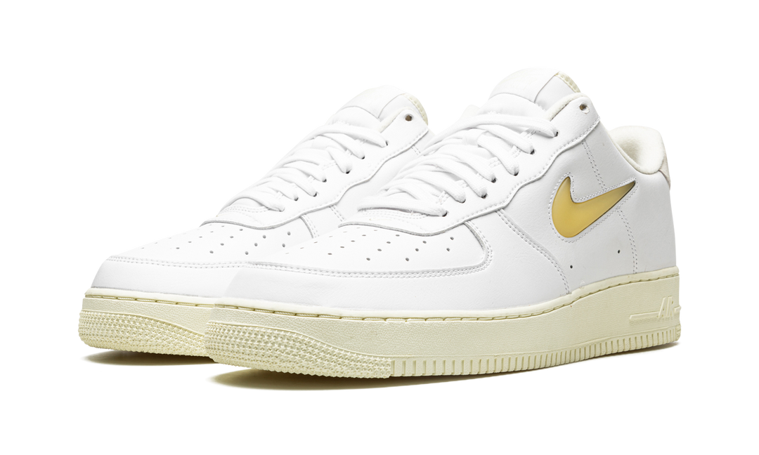 NIKE AIR FORCE 1 07 LOW JEWEL PALE VANILLA