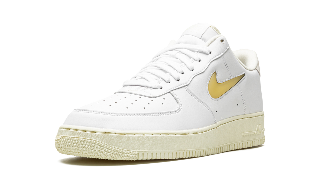 NIKE AIR FORCE 1 07 LOW JEWEL PALE VANILLA