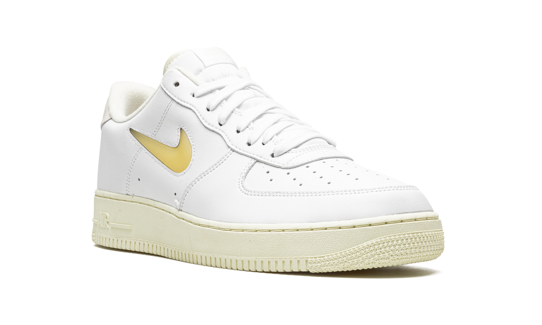NIKE AIR FORCE 1 07 LOW JEWEL PALE VANILLA