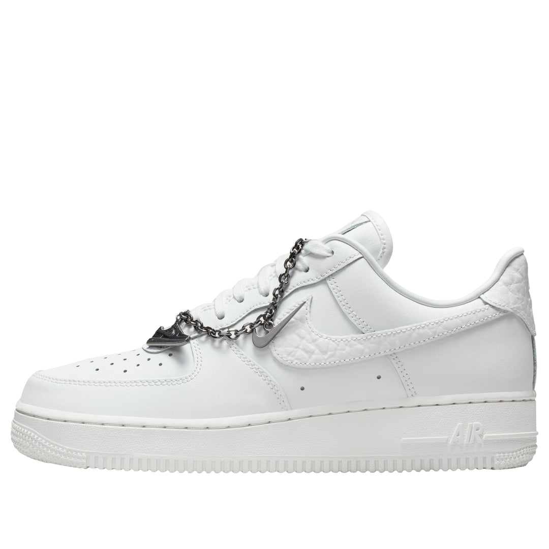NIKE AIR FORCE 1 &