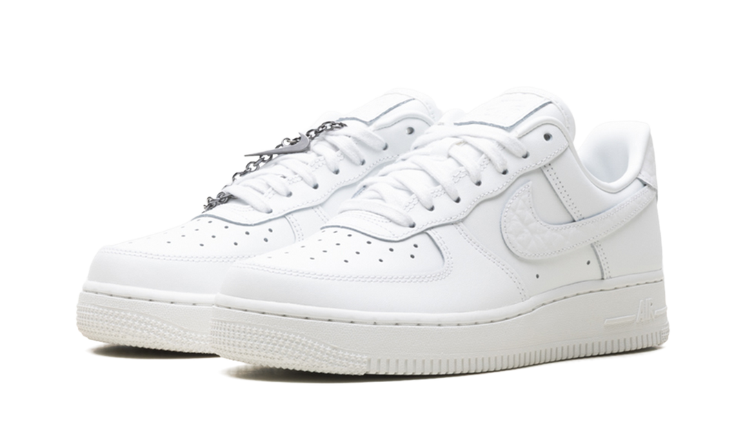 NIKE AIR FORCE 1 &