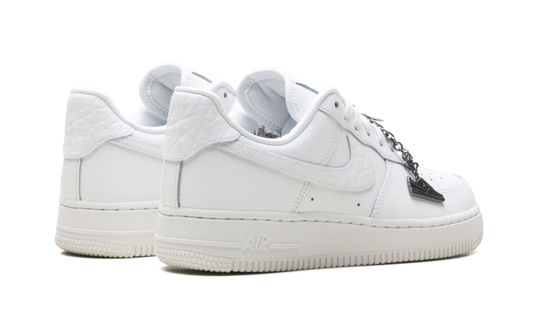 NIKE AIR FORCE 1 &