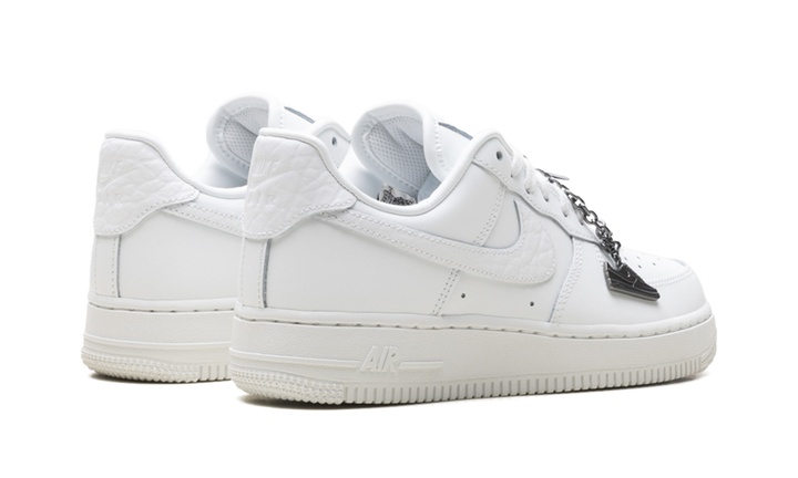 NIKE AIR FORCE 1 &