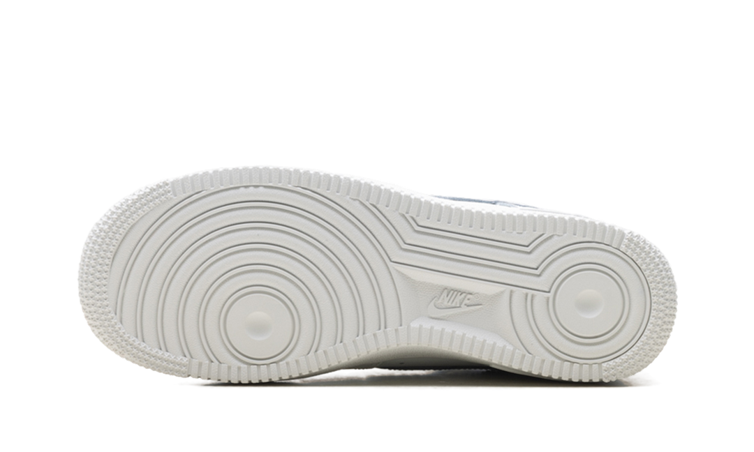 NIKE AIR FORCE 1 &