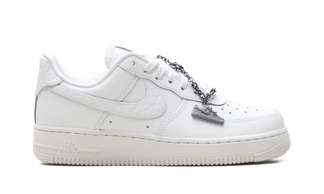 NIKE AIR FORCE 1 &