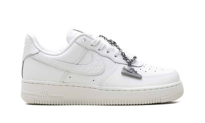 NIKE AIR FORCE 1 &