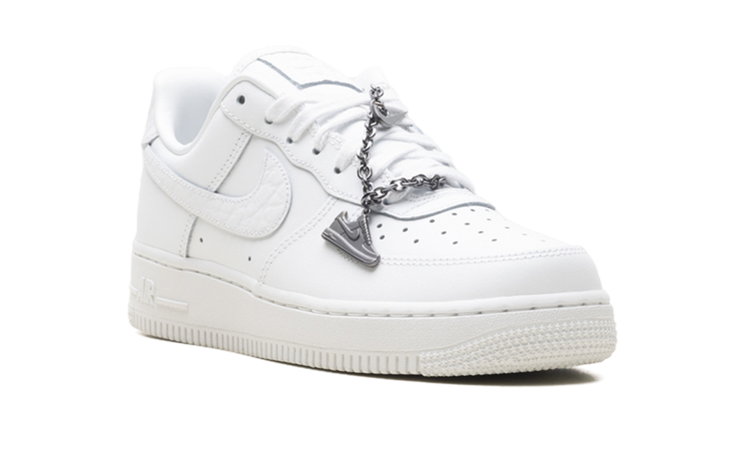 NIKE AIR FORCE 1 &