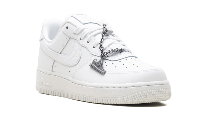 NIKE AIR FORCE 1 &