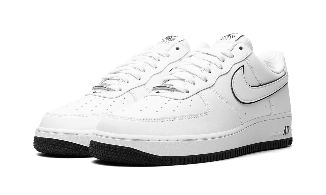NIKE AIR FORCE 1 &