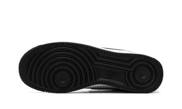 NIKE AIR FORCE 1 '07 LOW WHITE BLACK OUTLINE SWOOSH — Stock