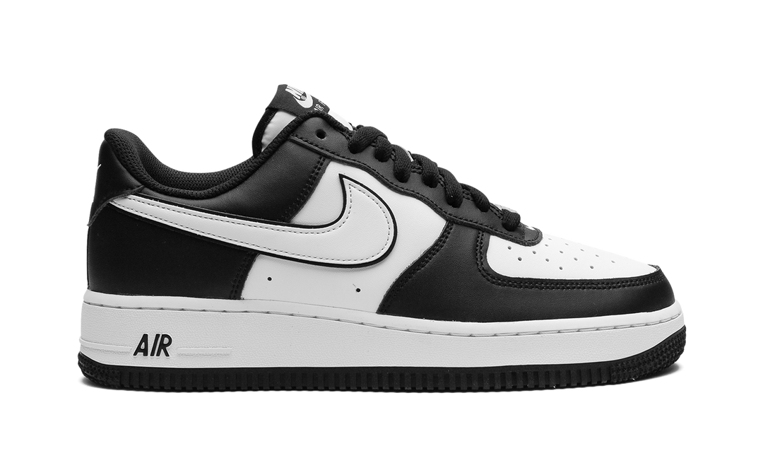 NIKE AIR FORCE 1 07 LOW WHITE SWOOSH PANDA