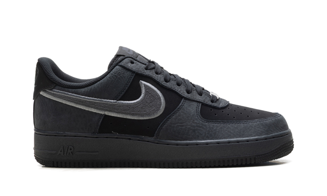 NIKE AIR FORCE 1 &