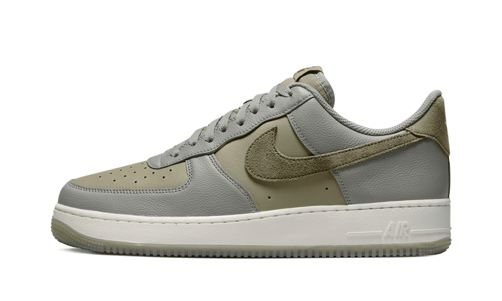NIKE AIR FORCE 1 &