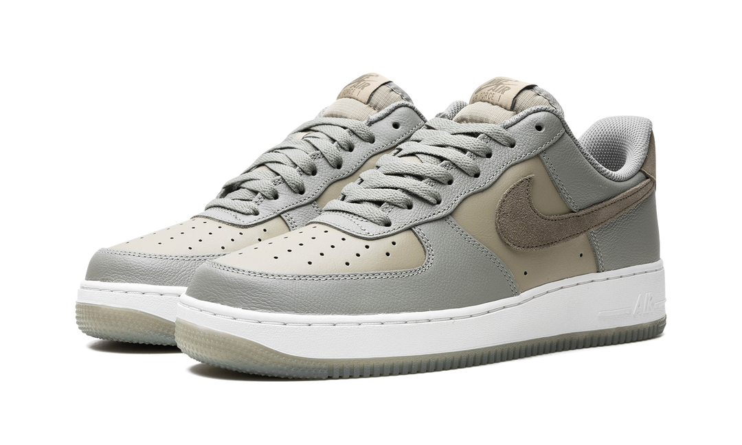 NIKE AIR FORCE 1 &