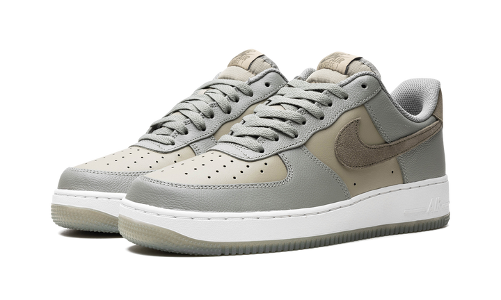 NIKE AIR FORCE 1 &