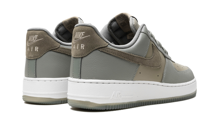 NIKE AIR FORCE 1 &