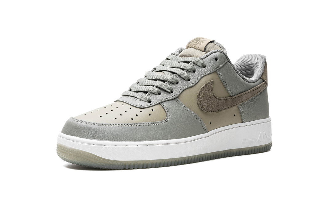 NIKE AIR FORCE 1 &