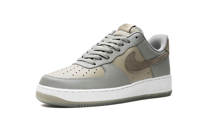 NIKE AIR FORCE 1 &